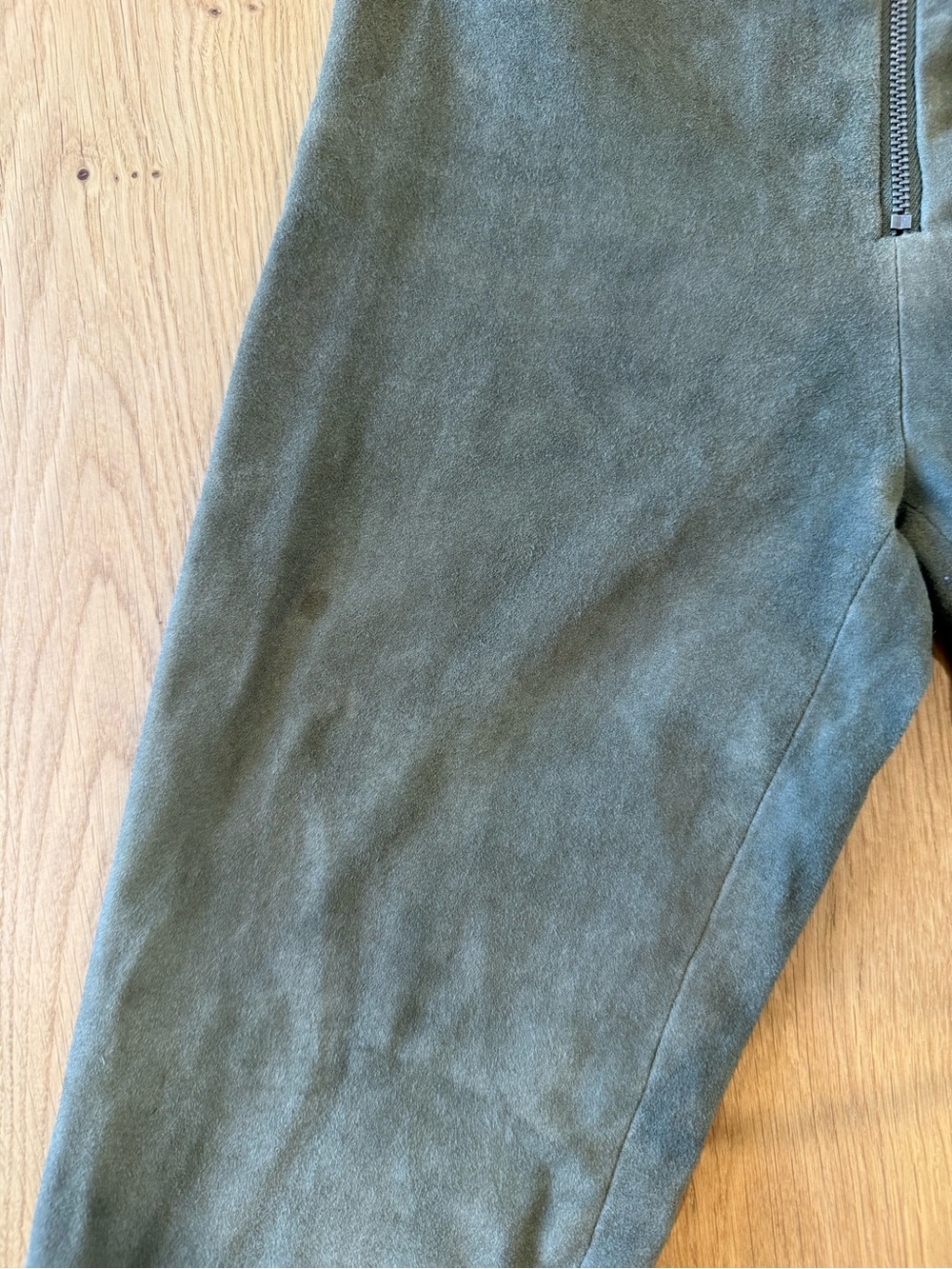 Alice + Olivia Olive Green 100% Lambskin Suede Front Zip Leggings Pants - Size 0 - Picture 6 of 6